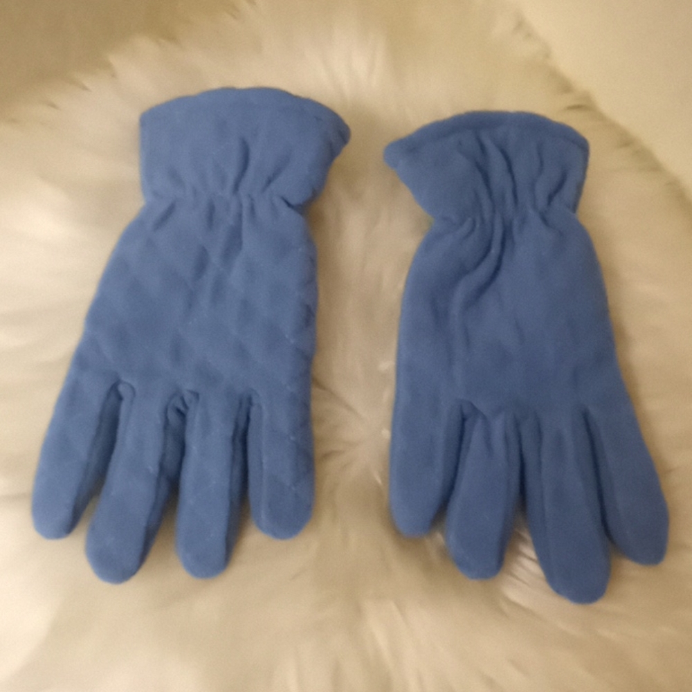 Periwinkle Blue Quilted Fleece Gloves - Picture 7 of 16